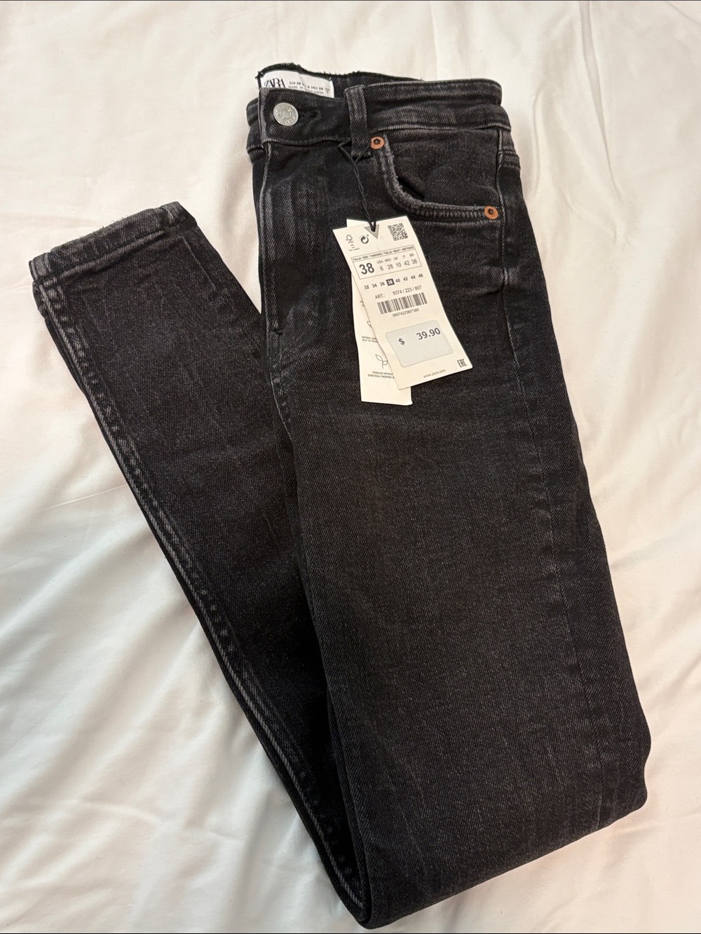 NWT ZARA Woman’s Dark Wash Skinny Jeans Sz 6
